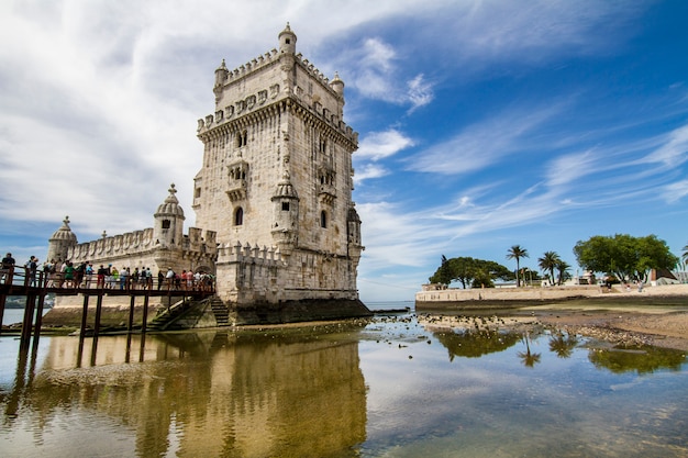 Vista de la señal famosa, torre de Belem, situada en Lisboa, Portugal.