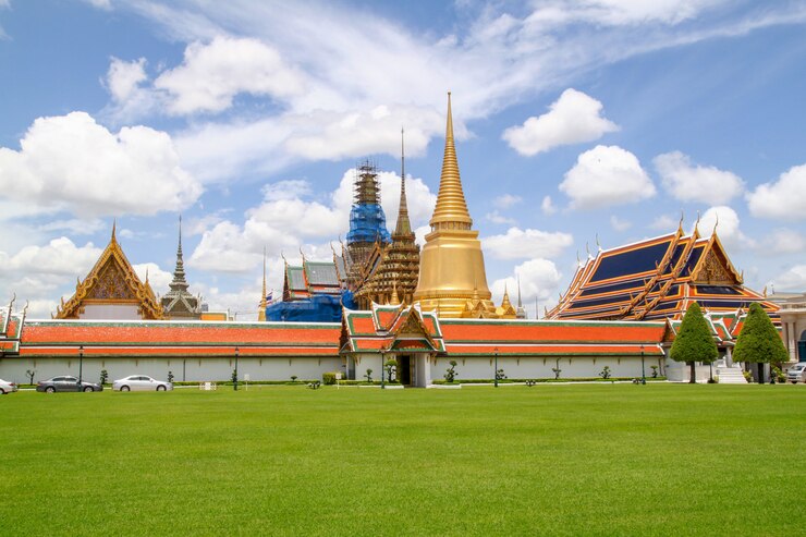 Vista de la señal del templo Wat phra kaew en Bangkok en Tailandia