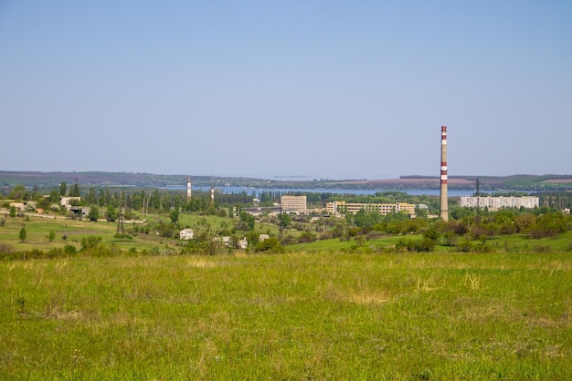 Vista sobre a cidade de svetlovodsk e o rio dnieper