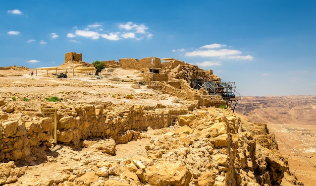 Vista sobre as ruínas da fortaleza de Massada - o deserto da Judéia, Israel
