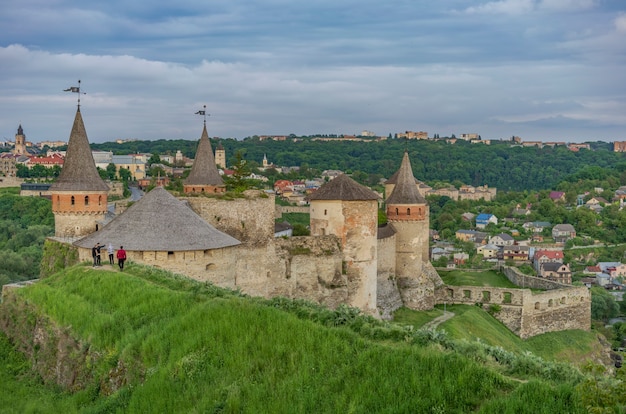 Foto vista sobre el castillo de kamianets podilskyi ucrania