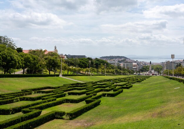 Vista sobre el gran parque Eduardo VII al final de la Avenida de Liberdade en Lisboa