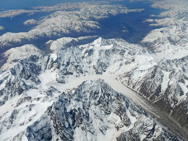 La vista sobre las montañas del Cáucaso