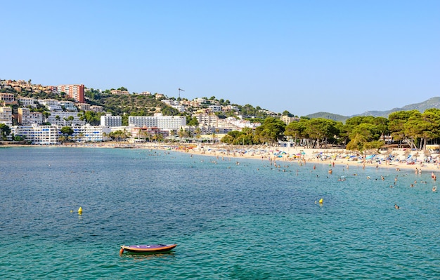 Vista sobre o mar Plataja de Santa Ponsa praia azul céu Santa Ponsa Maiorca Maiorca Espanha