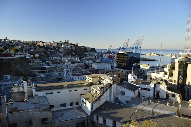 Vista sobre el paisaje urbano de la histórica ciudad de Valparaíso Chile