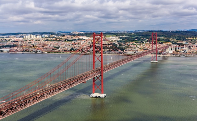 Vista sobre el puente 25 de abril - Lisboa, Portugal