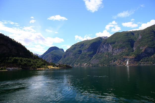 La vista sobre Sognefjord Noruega