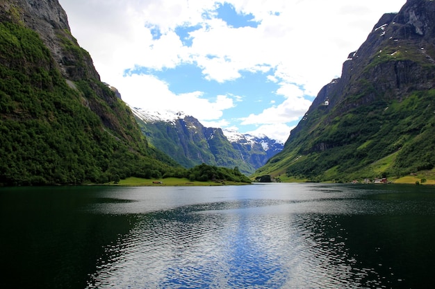 La vista sobre Sognefjord Noruega