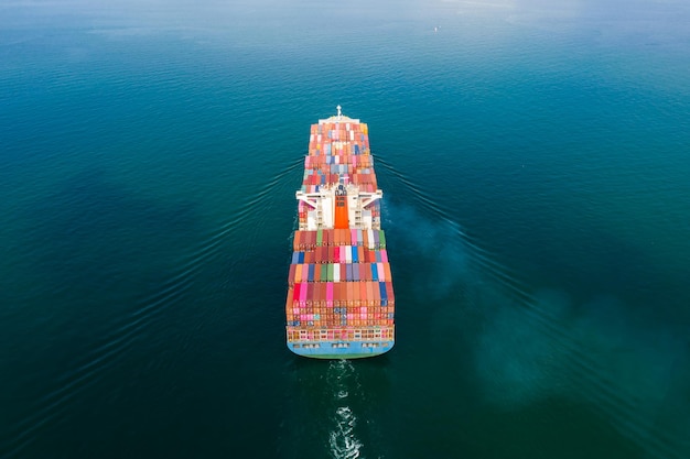 Vista superior aérea del contenedor de transporte de buques de carga para importar mercancías de exportación al cliente