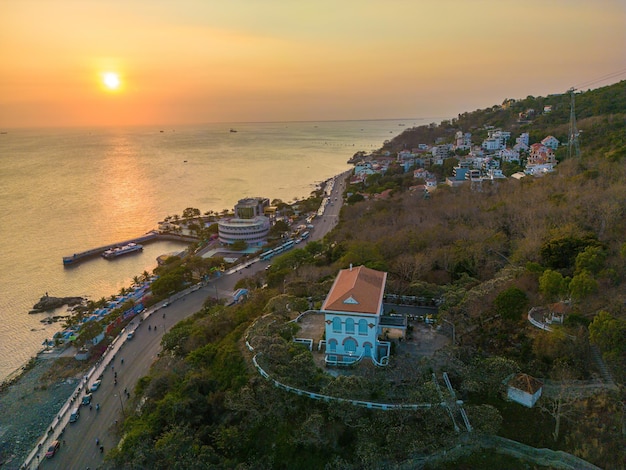 Vista superior Bach Dinh en la ciudad de Vung Tau Vietnam Bach Dinh fue construido por los franceses 1898 1916 como una casa de vacaciones de verano del gobernador general francés Paul Doumer