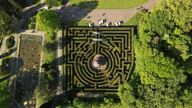 Foto vista superior belo labirinto no parque jardim sigurta valeggio sul mincio é uma comuna na itália