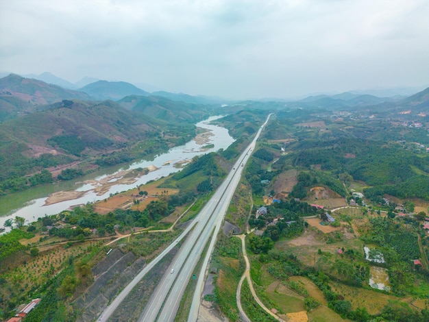 Vista superior de los campos de arroz en terrazas en la carretera de Yen Bai Vietnam Los campos de arroz preparan la cosecha en el noroeste de Vietnam