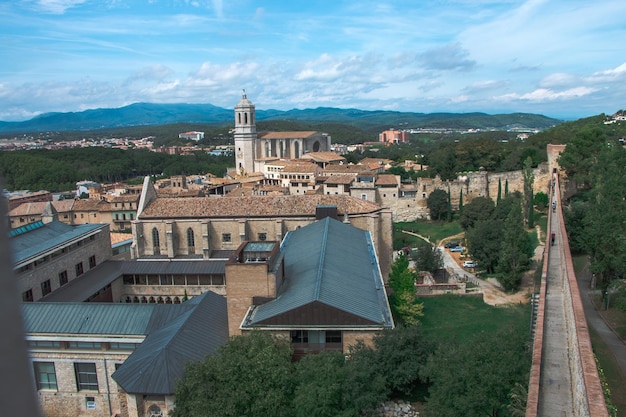 Vista superior del casco antiguo de Girona. Cataluña. Arquitectura histórica.