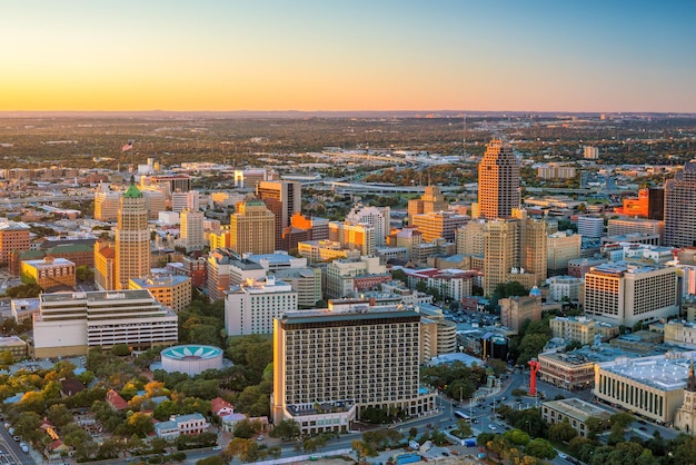 Vista superior del centro de san antonio en texas usa