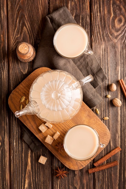 Foto vista superior del concepto de té con leche con canela