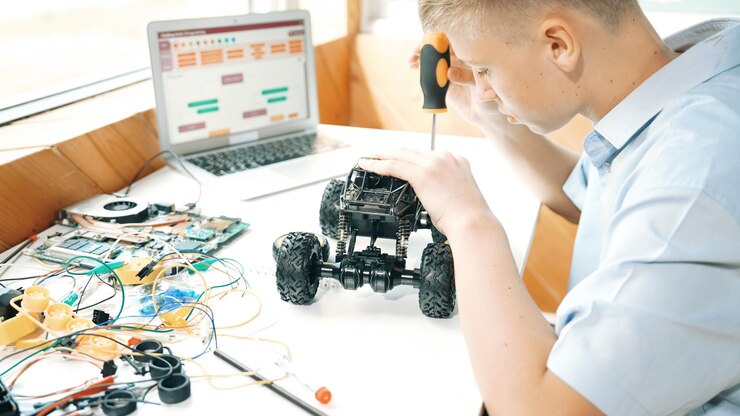 Foto vista superior de la construcción de modelos de automóviles de estudio inteligentes para estudiantes en la mesa edificación