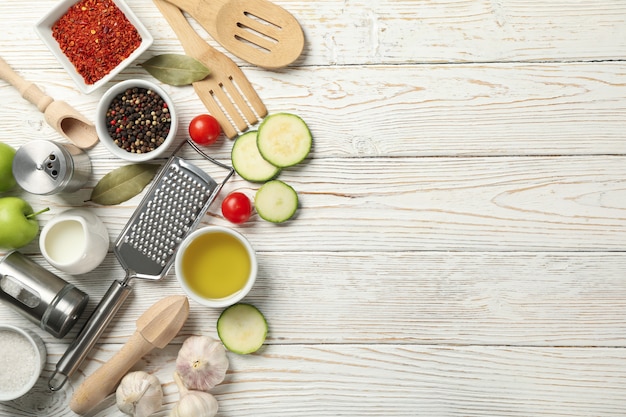 Foto vista superior de cubiertos e ingredientes para cocinar