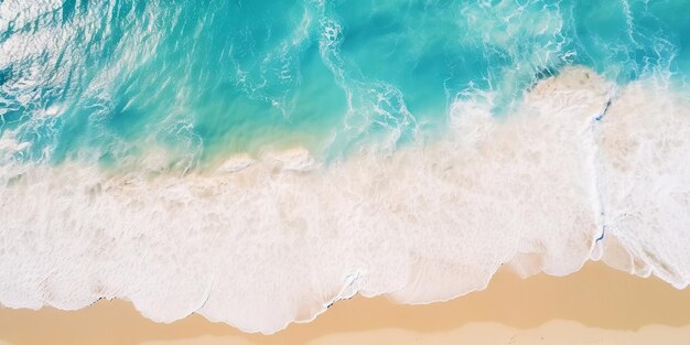 Vista superior da costa com ondas do mar Fundo de água azul Paisagem marinha de verão do ar AI generativa
