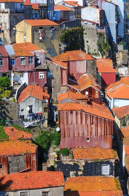 Vista superior da paisagem urbana da cidade do porto com casas antigas (portugal).