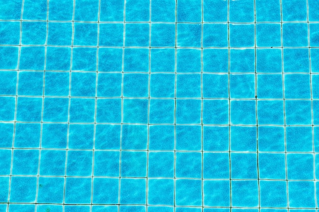 Vista superior da piscina azul rasgado fundo abstrato