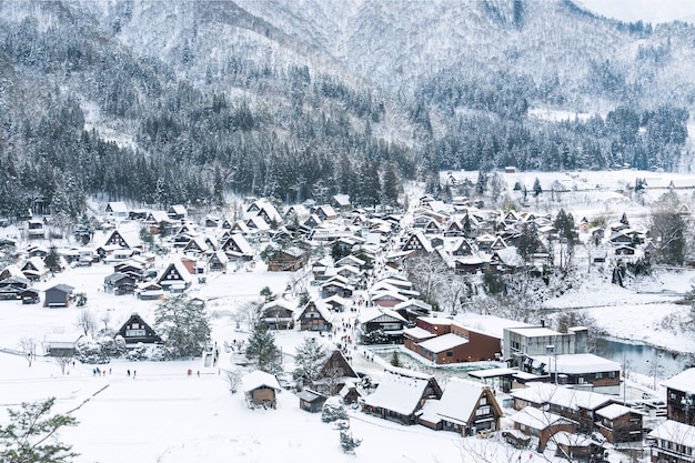 Vista superior das aldeias Shirakawa-go em um dia de neve