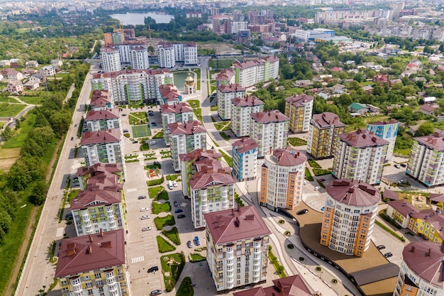 Foto vista superior de edifícios altos de apartamentos ou escritórios