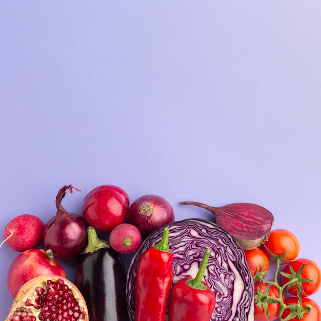 Foto vista superior de frutas e vegetais deliciosos