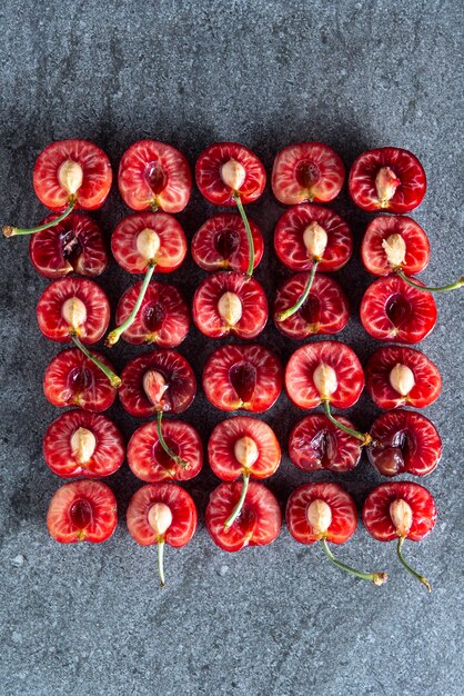 Foto vista superior deliciosas cerezas con semillas