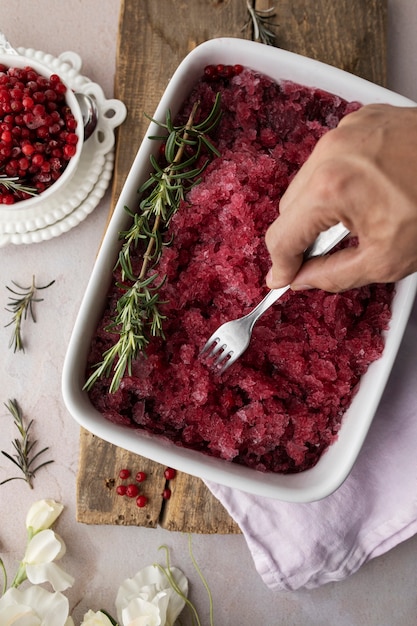 Vista superior delicioso granizado de grosella roja