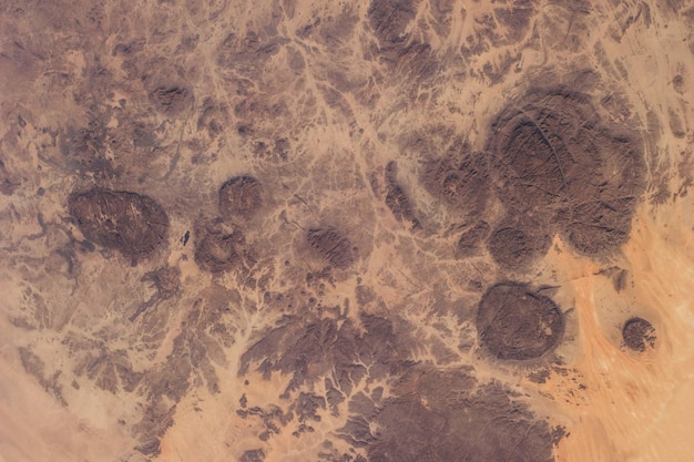 Vista superior del desierto del sahara Elementos de esta imagen proporcionados por la NASA