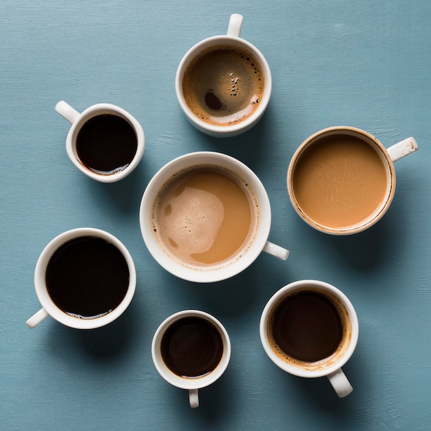 Foto vista superior de diferentes tazas de arreglo de café