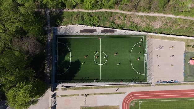 Vista superior do campo de futebol.