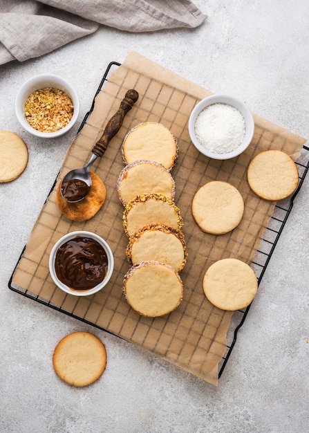 Foto vista superior do delicioso arranjo de alfajores