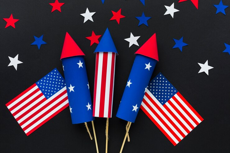 Foto vista superior do dia da independência de fogos de artifício com estrelas e bandeiras americanas