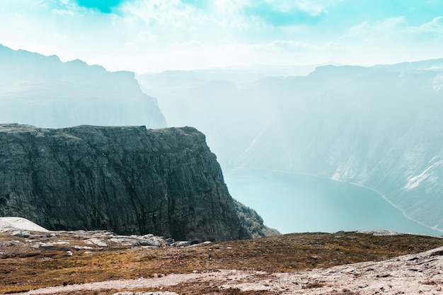 Vista superior do fiorde norueguês