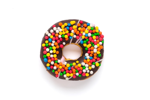 Vista superior de donut espolvoreado colorido aislado