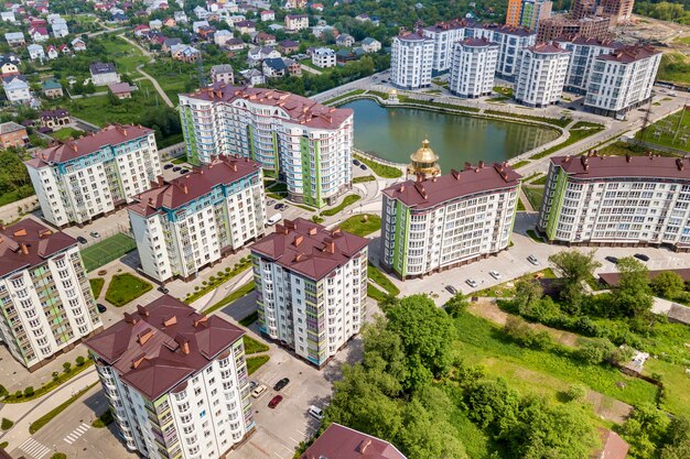 Vista superior dos prédios altos de apartamentos