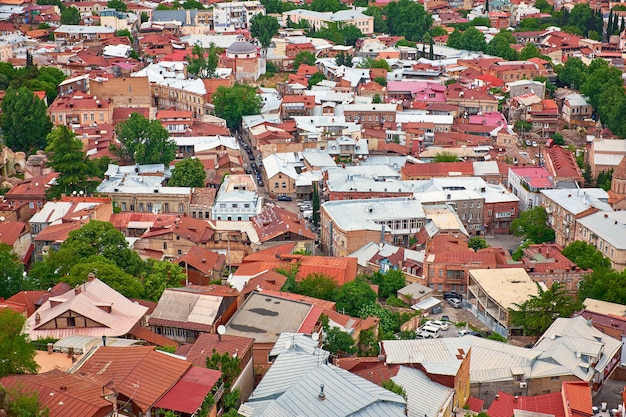 Vista superior dos telhados da antiga tbilisi