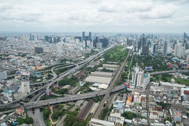 Vista superior del edificio de la ciudad del paisaje urbano de bangkok