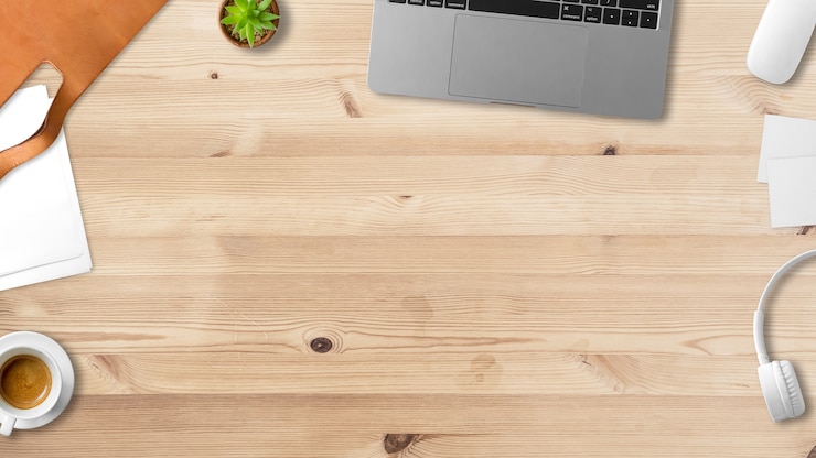 Foto vista superior de la endecha plana de espacio de trabajo y espacio vacío con documentos en papel de la computadora portátil