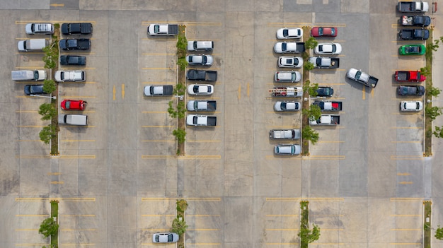 La vista superior del estacionamiento tomada con los drones.