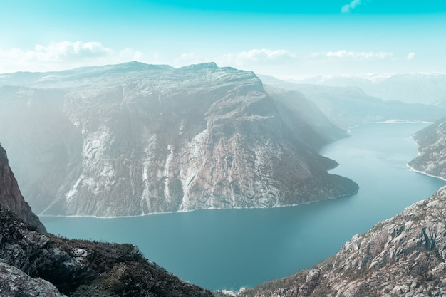 Vista superior del fiordo noruego