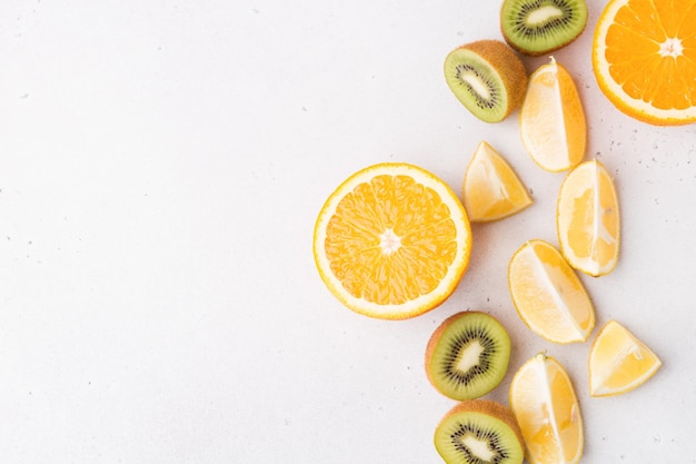 Vista superior de frutas en rodajas Alimentación saludable Copiar espacio