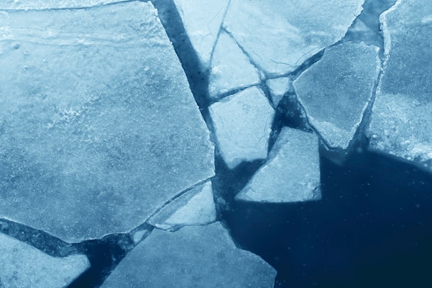 Vista superior de hielo azul agrietado, textura de hielo