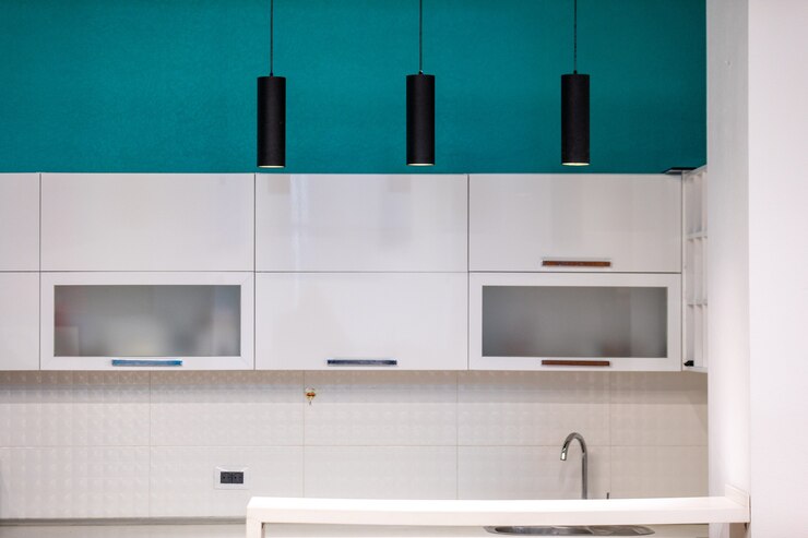 Vista superior de la impresionante idea de gabinete de cocina de dos tonos con colores azul blanco