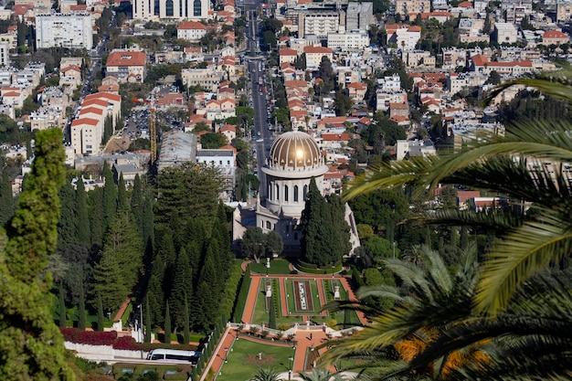 Vista superior de los Jardines Bahai en Haifa, Israel