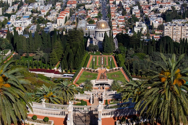 Vista superior de los Jardines Bahai en Haifa, Israel