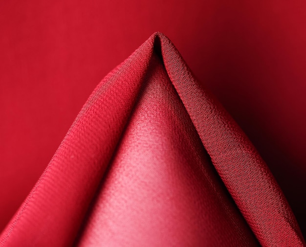 Vista superior de material textil rubí brillante suave textura de fondo superficie de tela roja natural