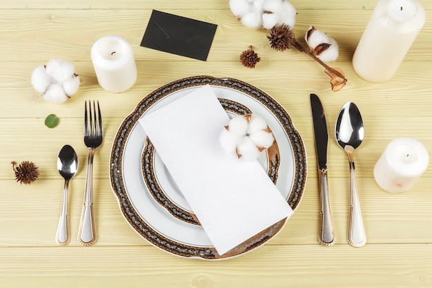 Foto vista superior de una mesa de boda con decoraciones