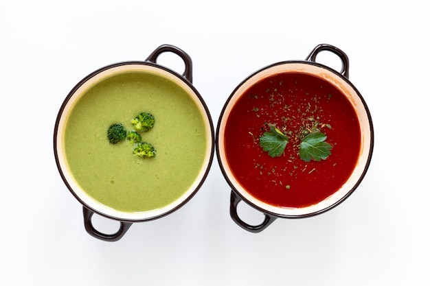 Vista superior minimalista de sopas de creme de legumes